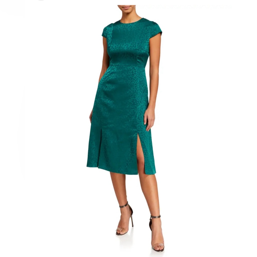 Sophisticated dress with self colored animal / Jacquard print
